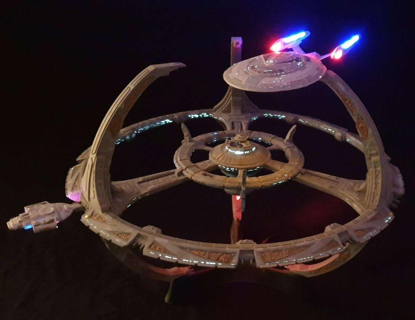 1:3500 Deep Space Nine DS9 model pro built and lighted
